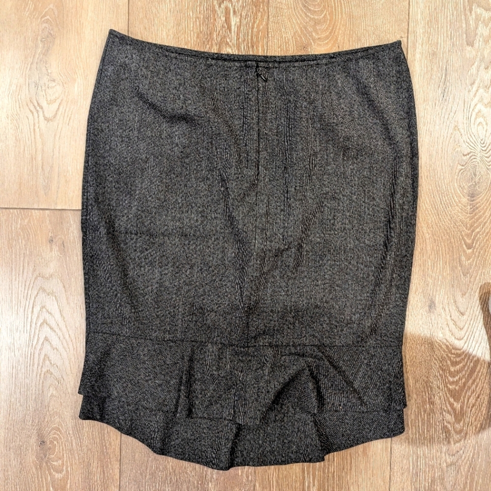 Pencil Skirt with Ruffle - Picture 3 of 4